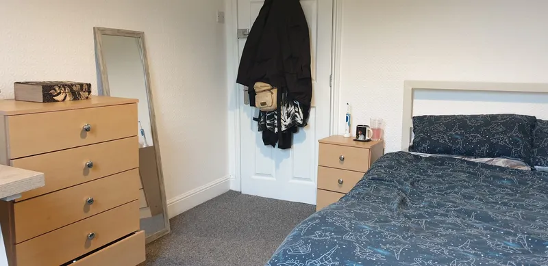 Modern 5 Bed Terraced House // JUL 2026 - Image 4